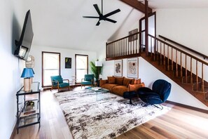 TV, fireplace