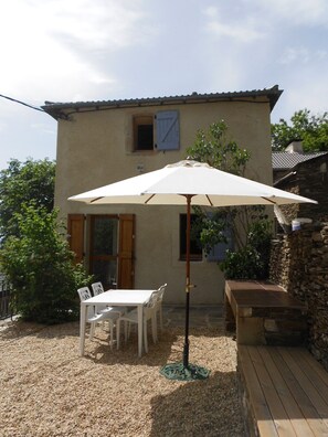 Outdoor dining - Gîte Nelly en Cévennes (Molezon)