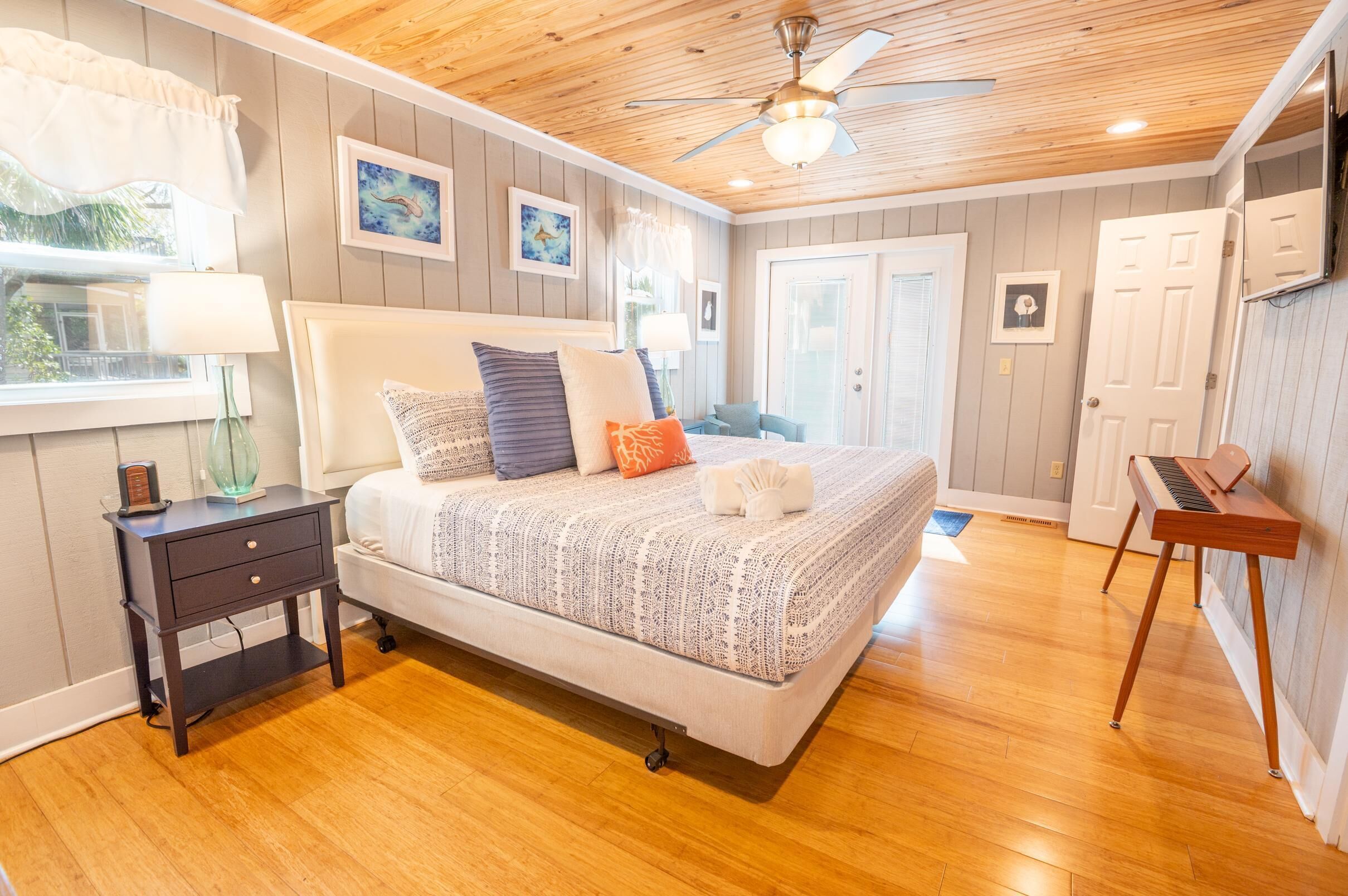 3 habitaciones, tabla de planchar con plancha, internet y ropa de cama 