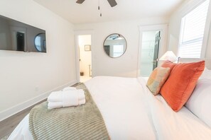 4 bedrooms, iron/ironing board, Internet, bed sheets