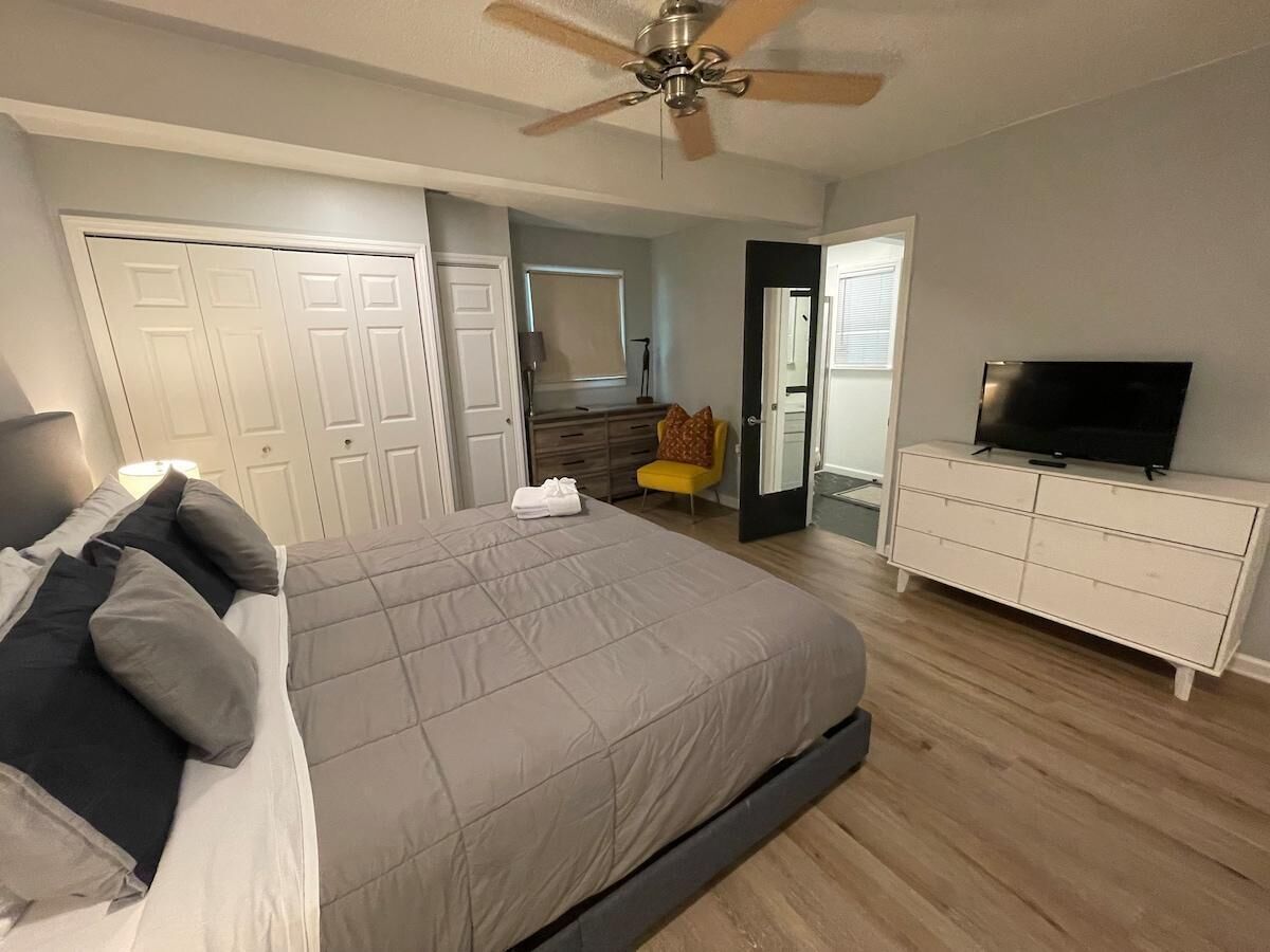 4 多间卧室、熨斗/熨衣板、上网接入、床单