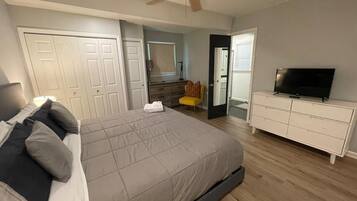 4 bedrooms, iron/ironing board, Internet, bed sheets