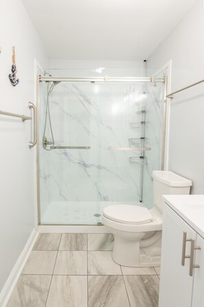 Douche, sèche-cheveux