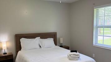 3 bedrooms, iron/ironing board, internet, bed sheets