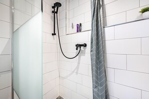 Shower, hair dryer, towels, toilet paper - Apartment 'Backstuff' with Wi-Fi (Hambuch)