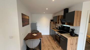 Kühlschrank, Ofen, Herdplatte, Geschirrspüler