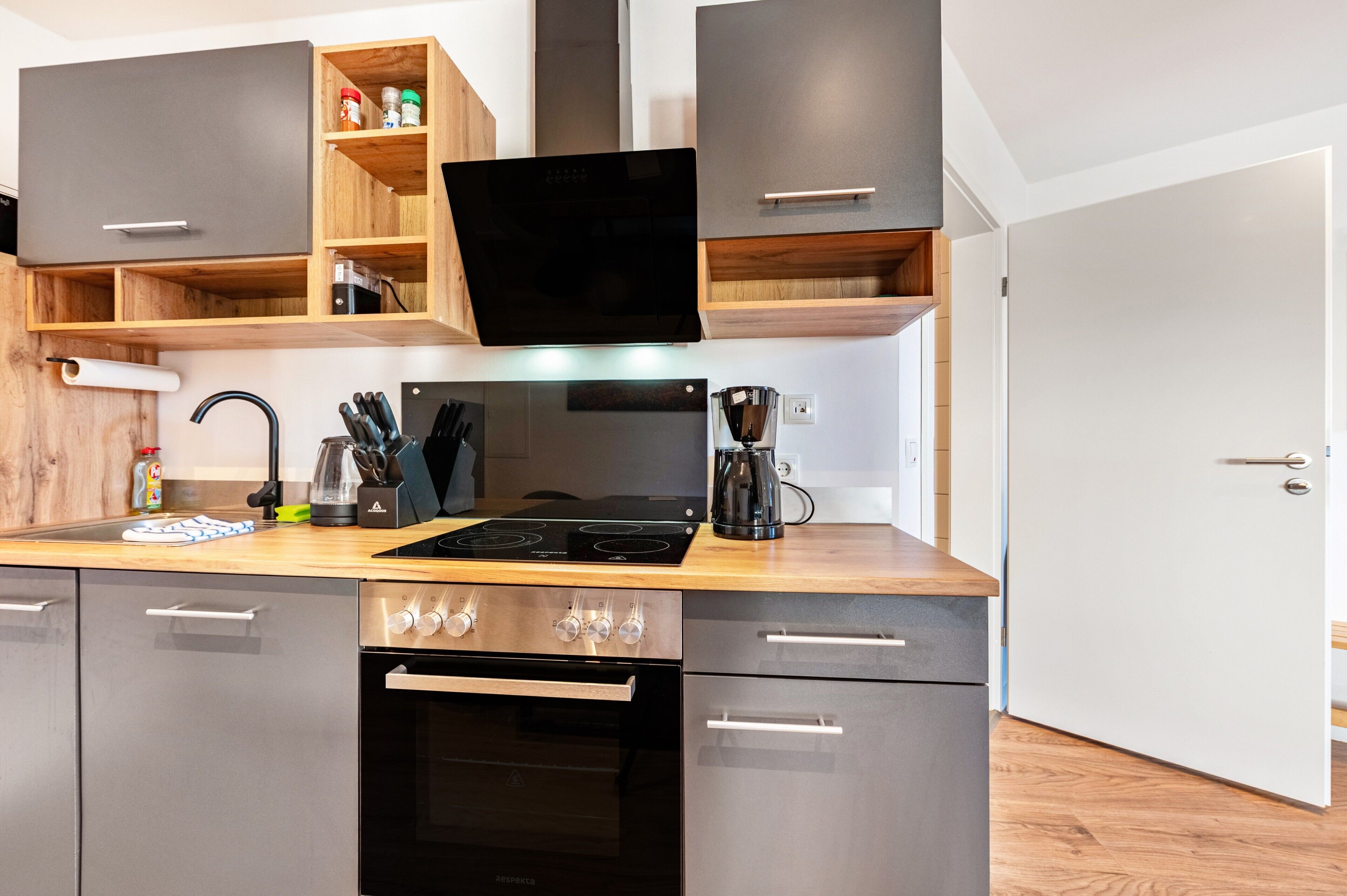 Kühlschrank, Ofen, Herdplatte, Geschirrspüler