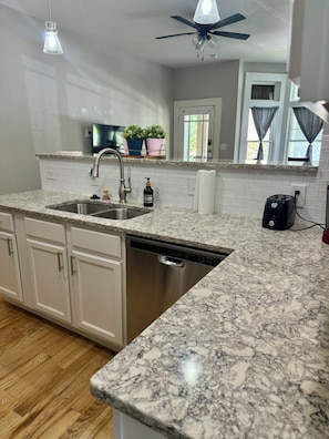Full-size fridge, microwave, oven, dishwasher
