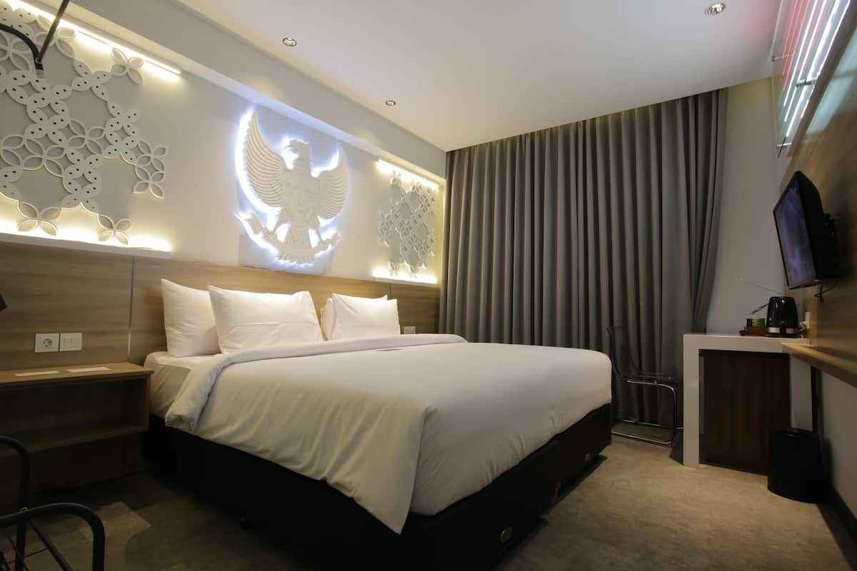 Superior Double Room | In-room safe, blackout drapes, iron/ironing board, free WiFi