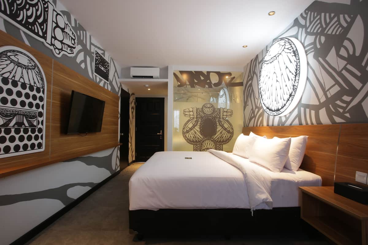 Deluxe Double Room | In-room safe, blackout drapes, iron/ironing board, free WiFi