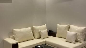 In-room safe, free WiFi