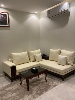 In-room safe, free WiFi
