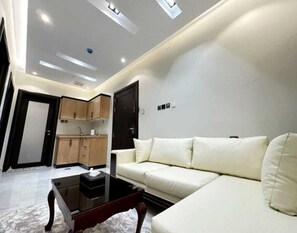 家庭套房, 2 间卧室 | 客房内保险箱、免费 WiFi