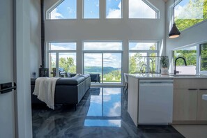 Interior - Hot Tub & Mountain - Chalet Le Valkea (Saint-Côme)
