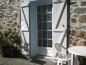 Exterior detail - Apartment 'Studio' with Private Terrace and Shared Garden (Panazol)