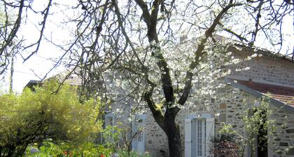 Appartement 'T3 Chambre d'hÎte' avec terrasse partagée et jardin commun