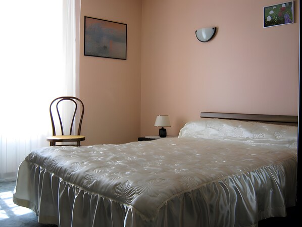 2 bedrooms, bed sheets