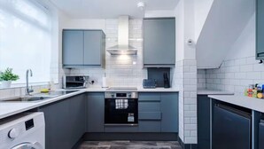 Private kitchen - 10 Browning Avenue (Droylsden)