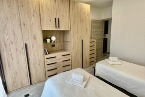 3 Schlafzimmer, Bügeleisen/Bügelbrett