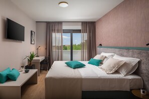 6 bedrooms, in-room safe, iron/ironing board, free WiFi