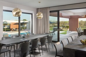Repas dans la chambre