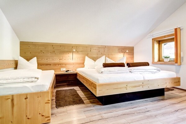 Comfort Apartment, 4 Bedrooms, Balcony, Mountain View | Free WiFi