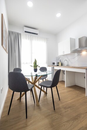 Iron/ironing board, free WiFi