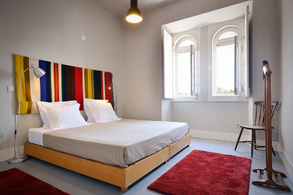 7 bedrooms, WiFi, bed sheets