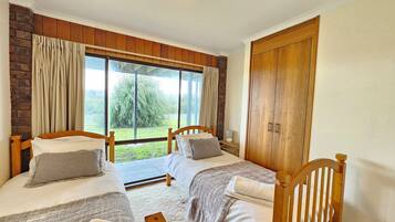 3 habitaciones y ropa de cama