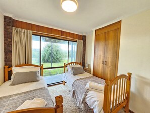 3 bedrooms, bed sheets