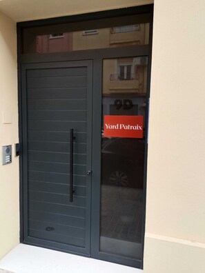 Front of property - Yard Patraix by Concept (València)