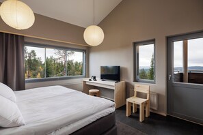 Meja kerja, ruang kerja ramah laptop, dan Wi-Fi gratis