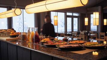 Free daily buffet breakfast