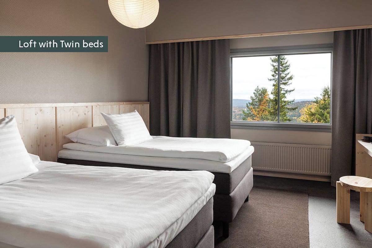 Habitación cuádruple familiar, vistas a la montaña | Escritorio, espacio para trabajar con un portátil, wifi gratis