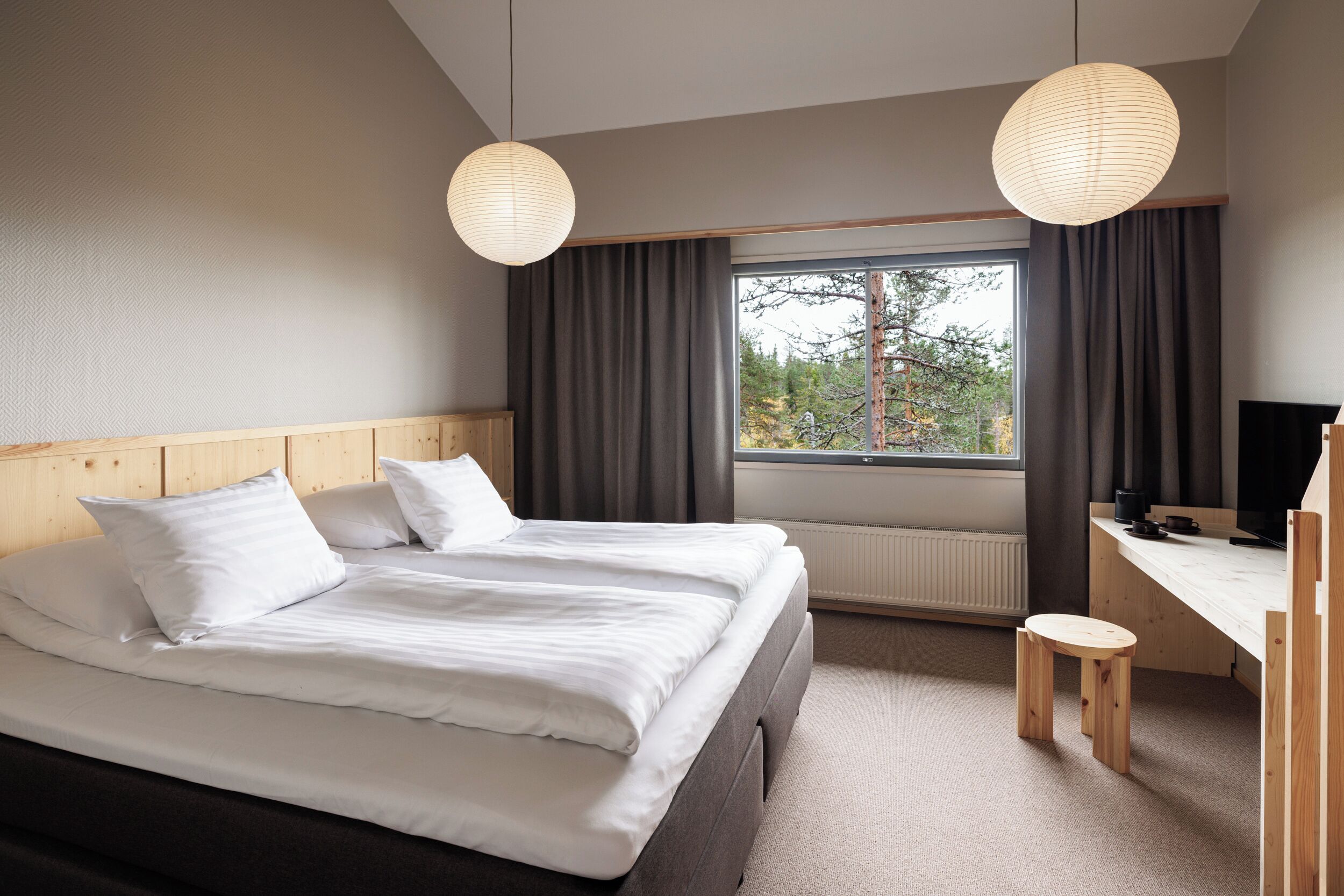 Wool Loft King | Desk, laptop workspace, free WiFi, wheelchair access