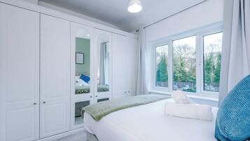 Iron/ironing board, free WiFi