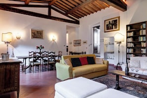Apartment | Living area | Flat-screen TV