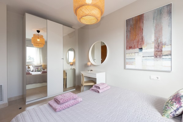 4 habitaciones, tabla de planchar con plancha y wifi gratis 