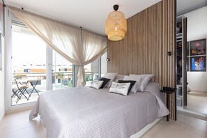 4 bedrooms, iron/ironing board, free WiFi, bed sheets