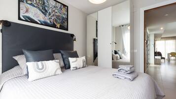 4 bedrooms, iron/ironing board, free WiFi, bed sheets