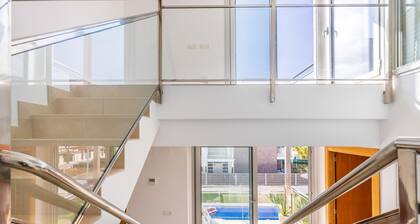 Spacious House Near the Beach - Only Families House
