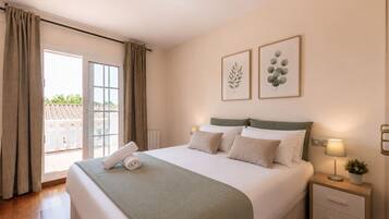 9 bedrooms, iron/ironing board, free WiFi, bed sheets