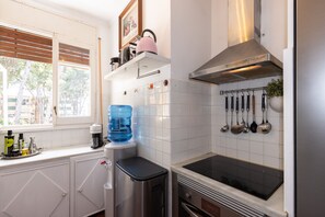 Fridge, microwave, oven, coffee/tea maker