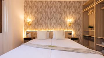 8 Schlafzimmer, Schreibtisch, schallisolierte Zimmer