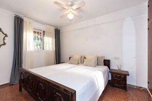 1 chambre, fer et planche à repasser, Wi-Fi gratuit, draps fournis