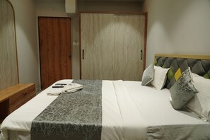 Deluxe Double Room - Hotel Sunway (Ahmedabad)