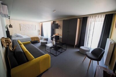 ABCD Hotel-Restaurant