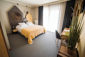 Standard Double Room, Balcony, Lake View | Premium bedding, in-room safe, desk, laptop workspace