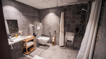 Comfort Suite, Mobility Accessible, Lake View | Bathroom | Shower, rainfall showerhead, free toiletries, hair dryer