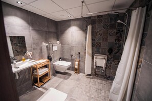 Comfort Suite, Mobility Accessible, Lake View | Bathroom | Shower, rainfall showerhead, free toiletries, hair dryer